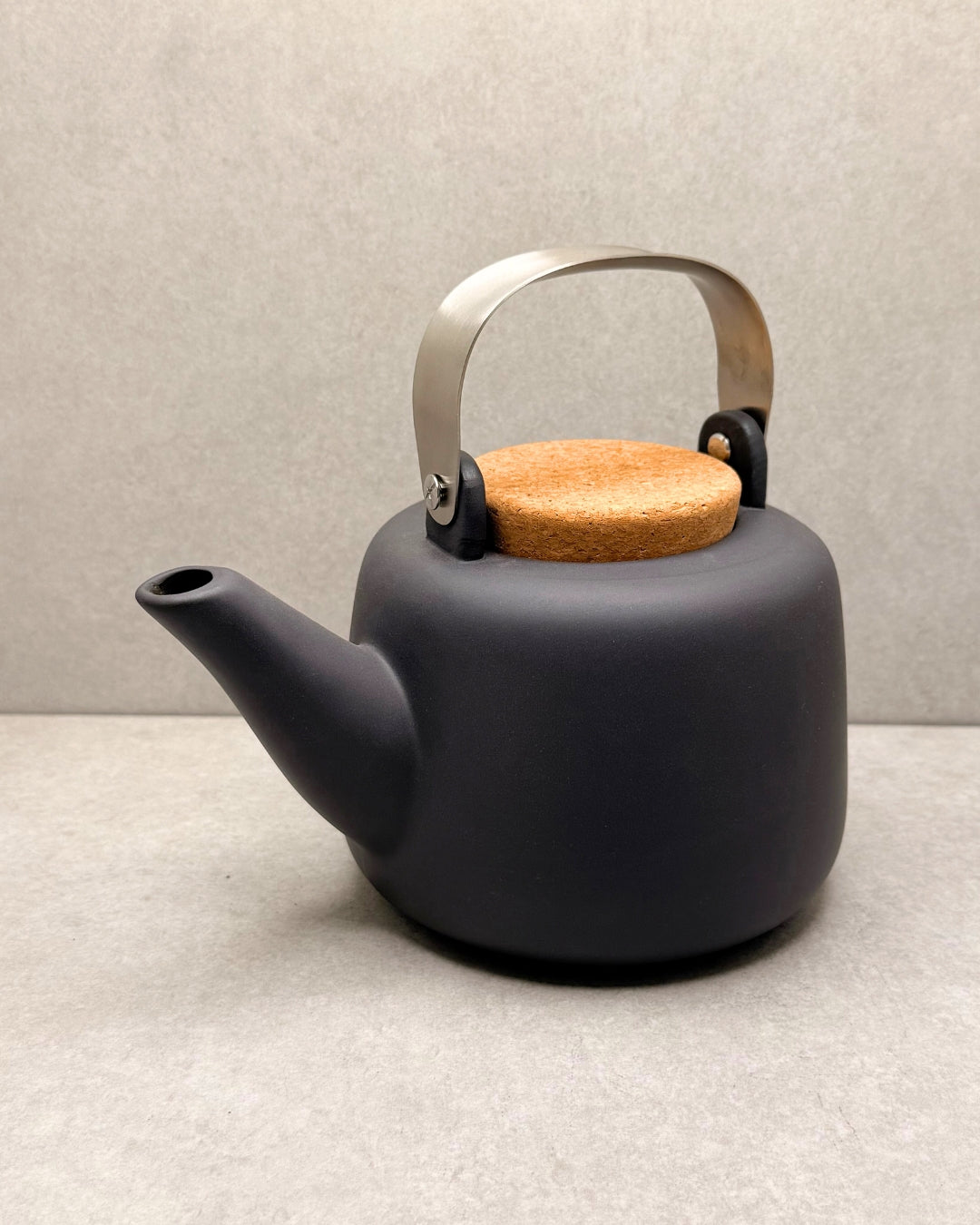 Théière en porcelaine noire 1,20L