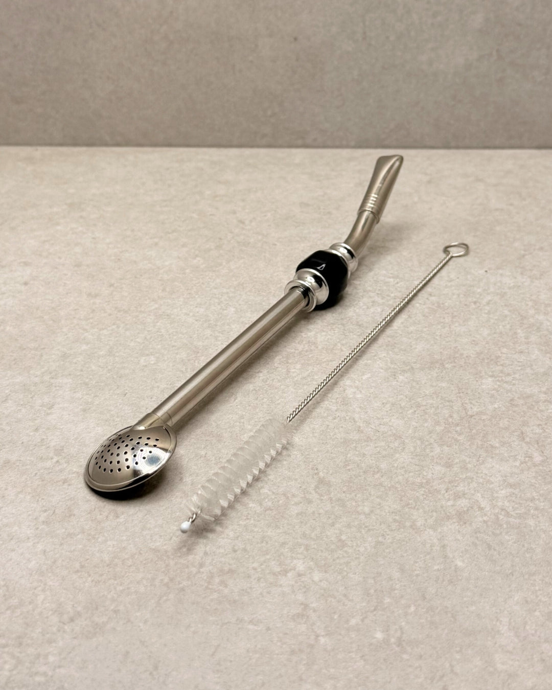 Bombilla et brosse